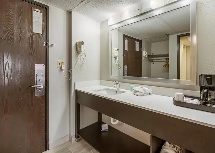 Clarion Hotel Jackson Northwest