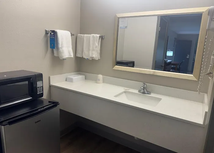 Days Inn By Wyndham Lake City I-10