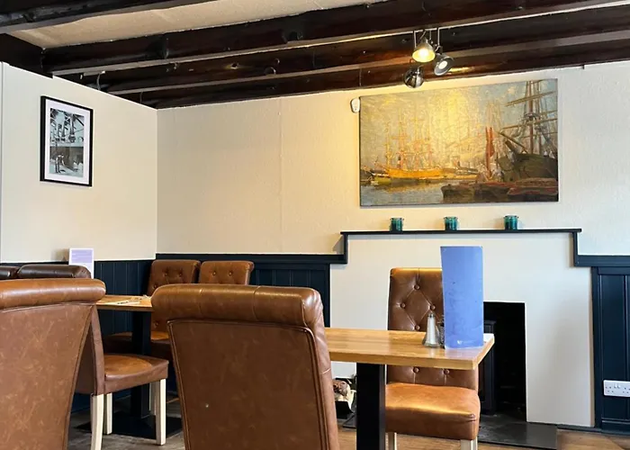 Findhorn Hotels