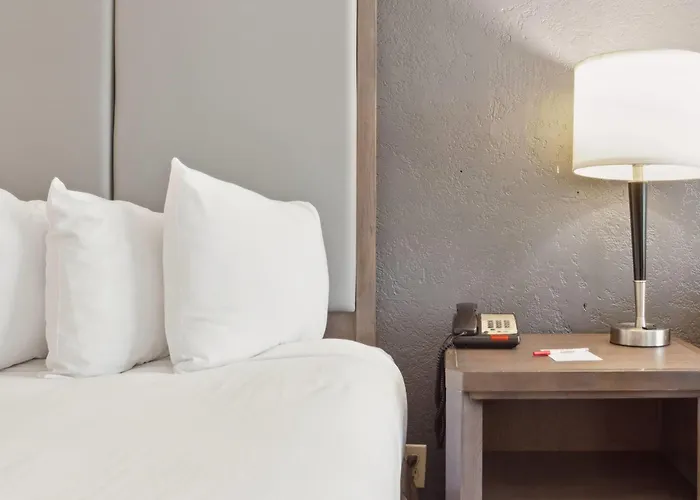 Ramada By Wyndham Houma Hotel
