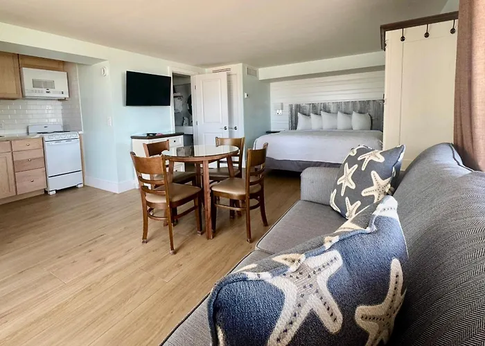 Ragged Edge Resort & Marina Islamorada