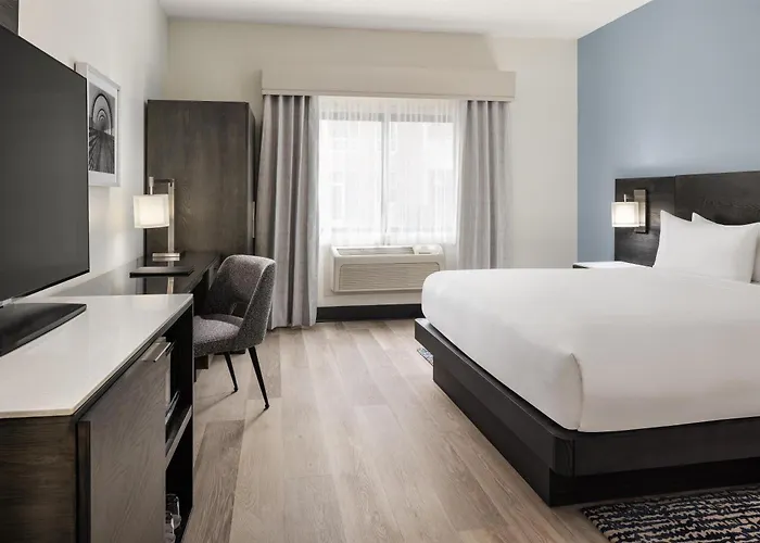 Doubletree By Hilton Racine Harbourwalk Hotel