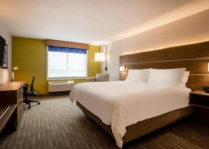 Holiday Inn Express & Suites - Deland South By Ihg