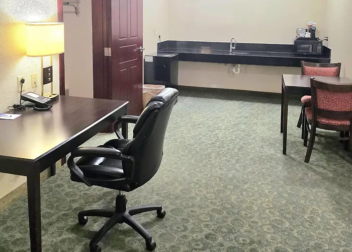 Ramada By Wyndham South Waco Hotel Hewitt