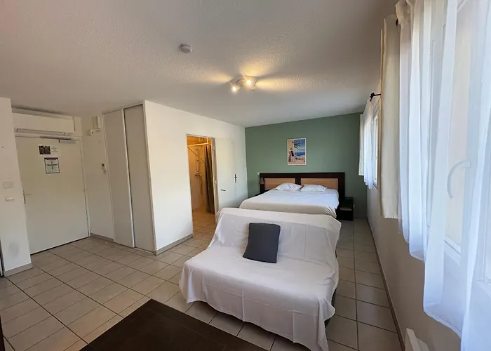 Saint-Paul-les-Durance Hotels