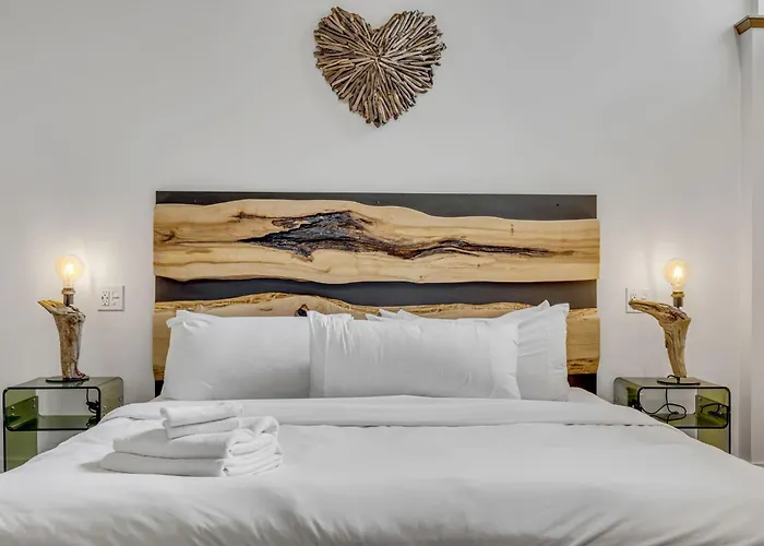 Ile d'Orleans Hotels