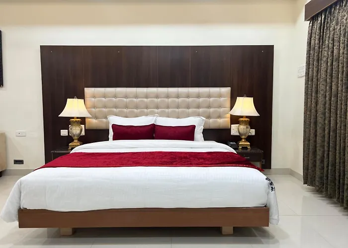 Tiruchchendur Hotels