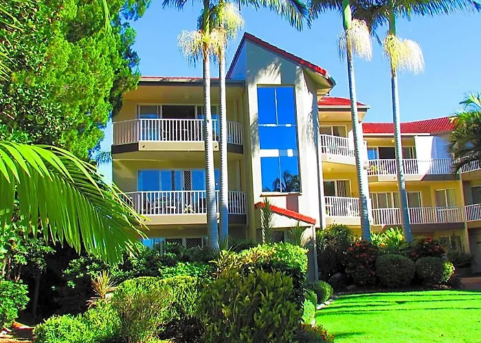 Main Beach Hotels