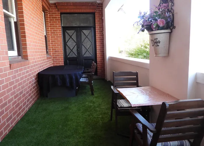 Edenhope Hotels