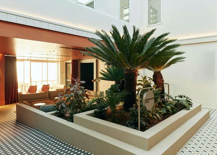 Geelong West Hotels
