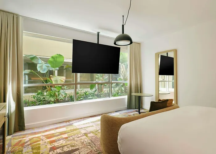 Cranbourne Hotels