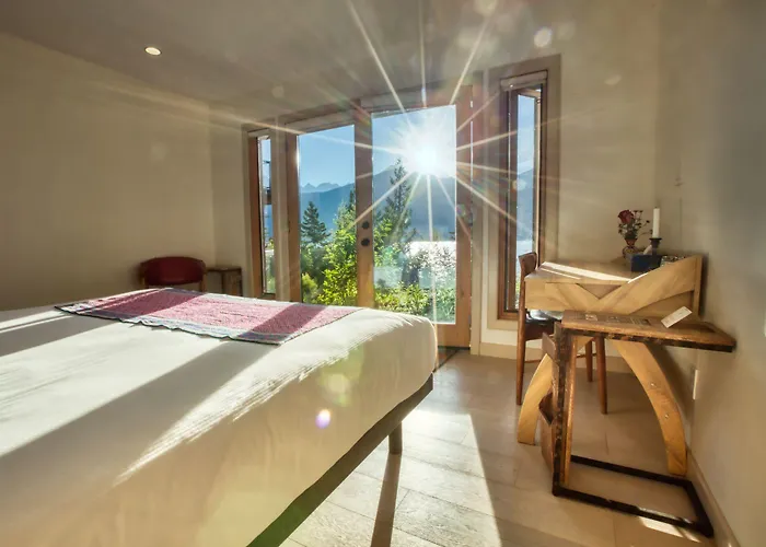 Kaslo Hotels