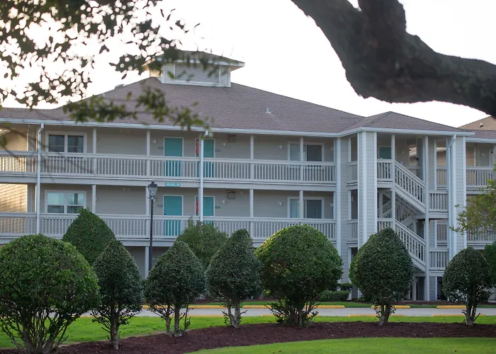 Cedar Island Hotels