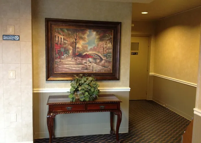Red Carpet Inn & Suites Albany