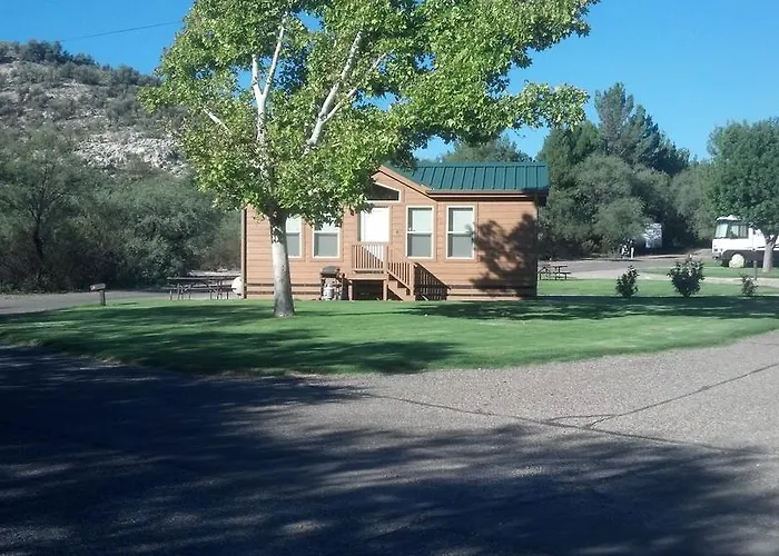 Verde Valley Lawn Cottage 10 Cottonwood