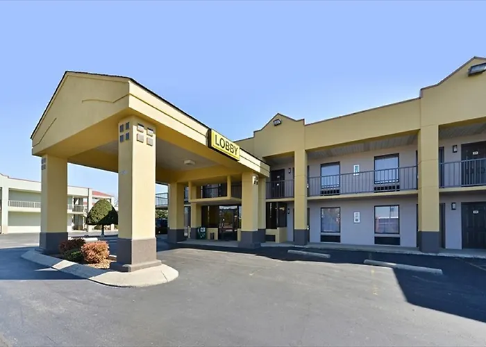 Super 8 By Wyndham Clarksville Northeast