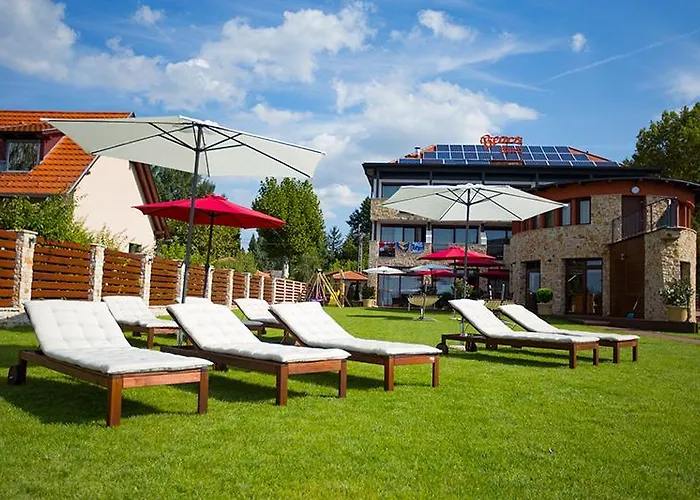 Balatonszarszo Hotels