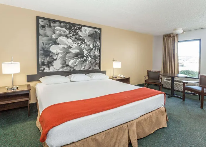 Super 8 By Wyndham Adel Ga I-75 Hotel
