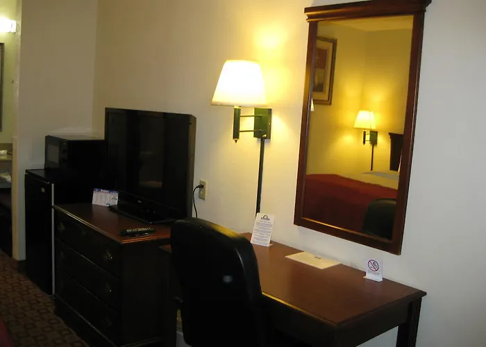 Days Inn By Wyndham Bloomington