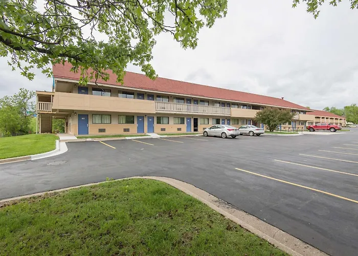 Motel 6-Overland Park, Ks