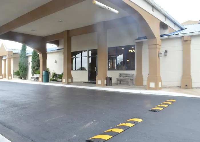 Summit Inn Hotel & Suites San Marcos