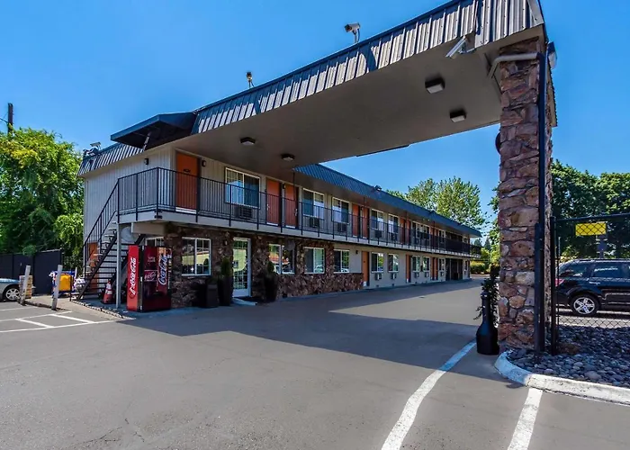 Econo Lodge Inn & Suites West Portland/Hillsboro