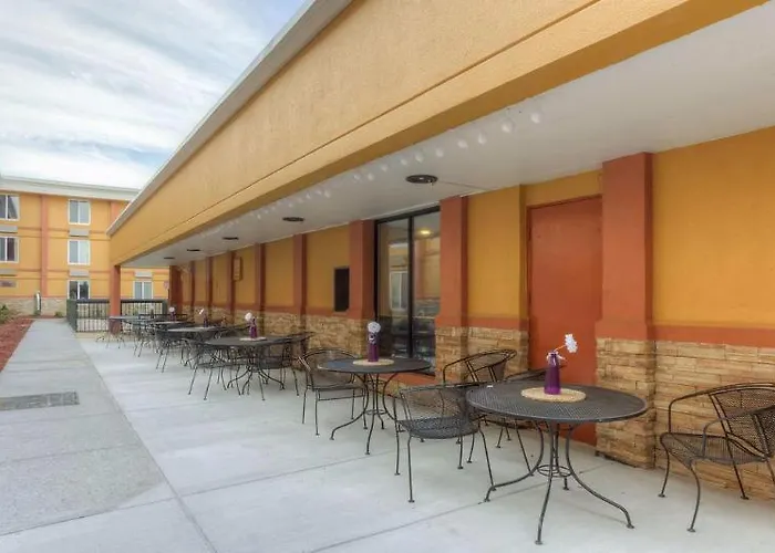 Quality Inn & Suites East Ridge