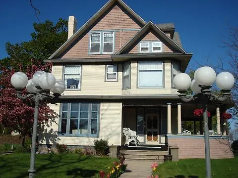 The Bridge Street Inn Charlevoix
