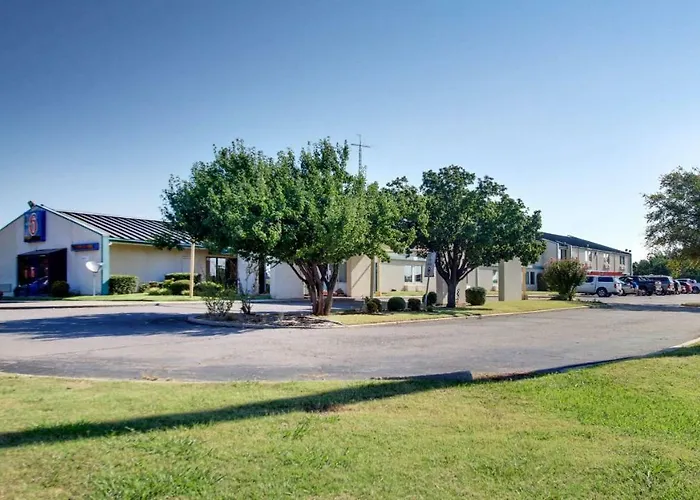 Quality Inn Shawnee North I-40