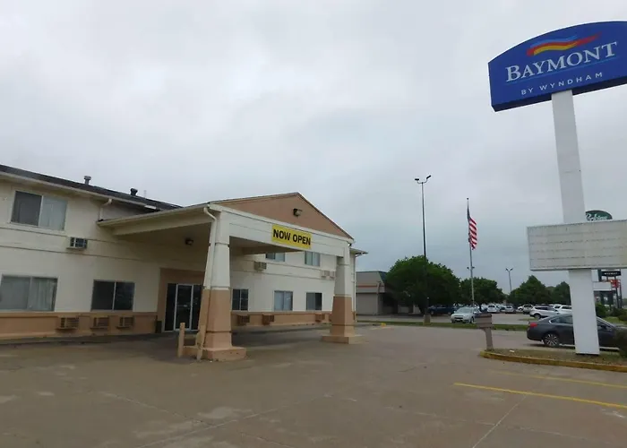 Baymont By Wyndham Kearney Motel