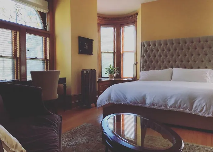 Castle La Crosse Bed & Breakfast