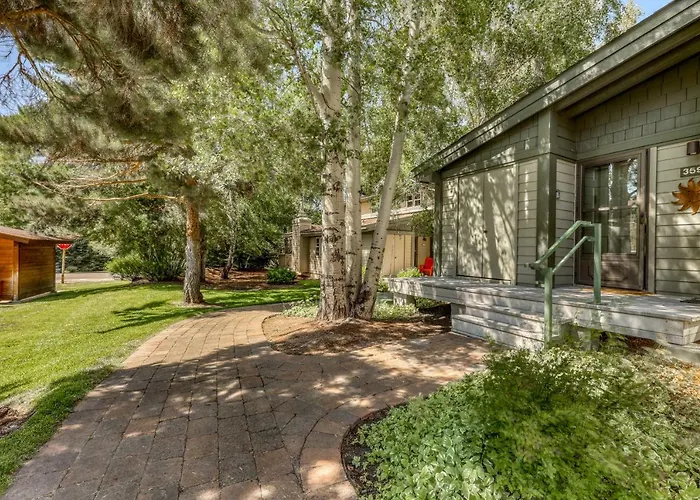 Single Level Ranch Condo In Elkhorn Sun Valley