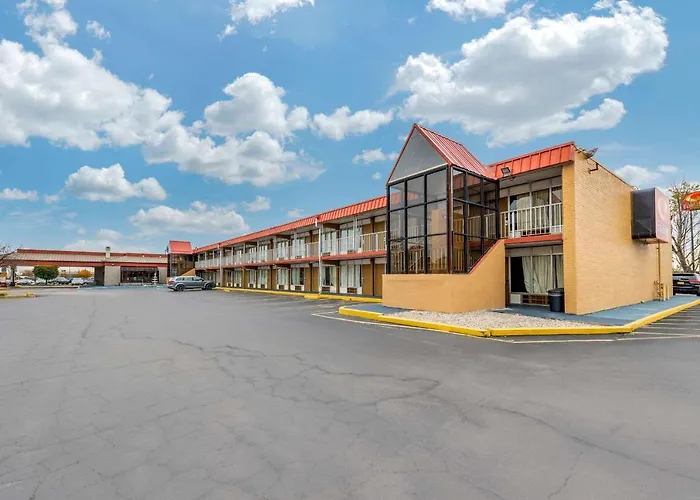Super 8 By Wyndham Perrysburg-Toledo Hotel