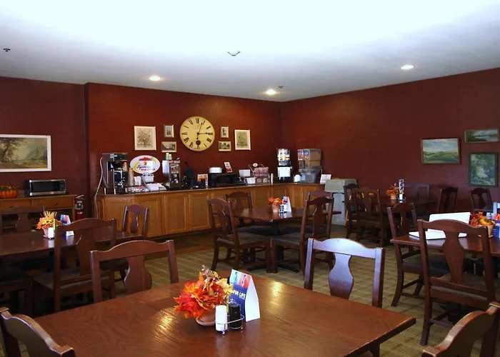 Super 8 By Wyndham Troy Hotel
